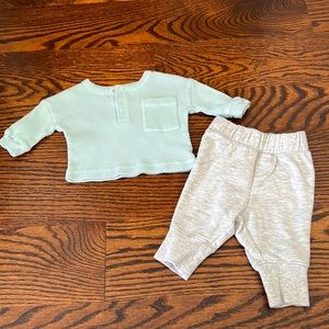 Nordstrom Baby unisex waffle henley and sweatpants - NB size